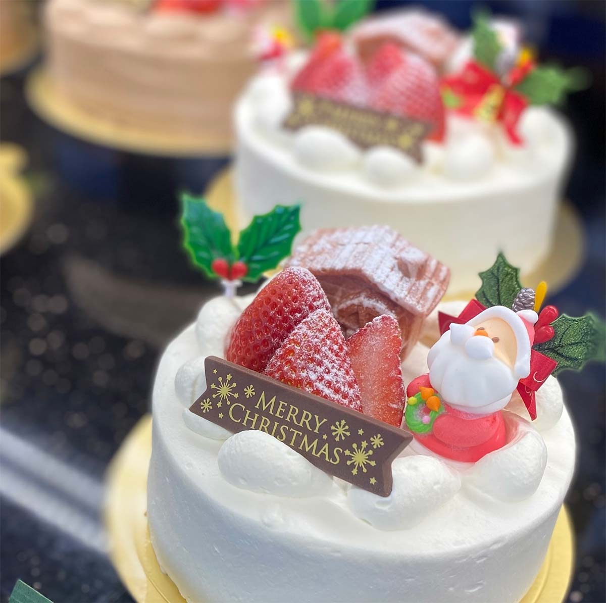 明後日19日(木)はクリスマスケーキのご予約締め切り日となっております